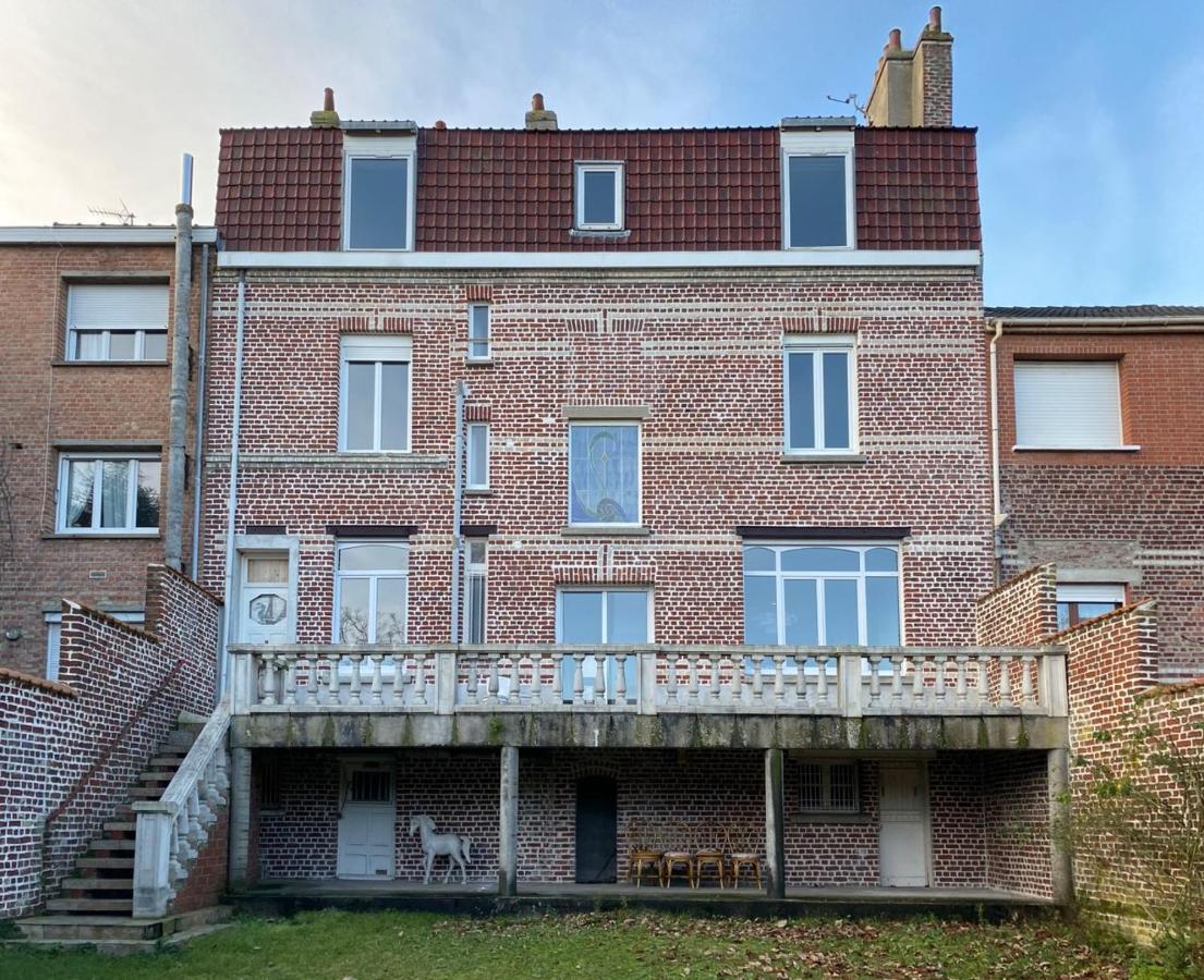 A La Villa Perroy Les Chambres Sont Spacieuses Et Les Petit-Dejeuners Offerts Dunkirk Exterior photo