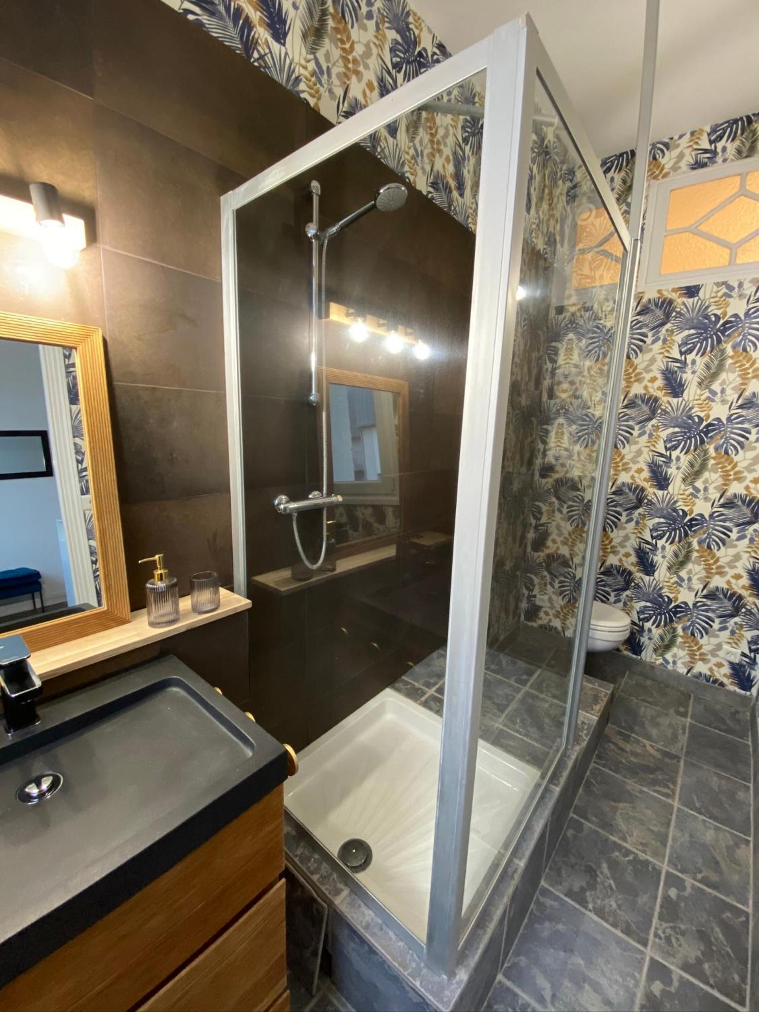 A La Villa Perroy Les Chambres Sont Spacieuses Et Les Petit-Dejeuners Offerts Dunkirk Room photo